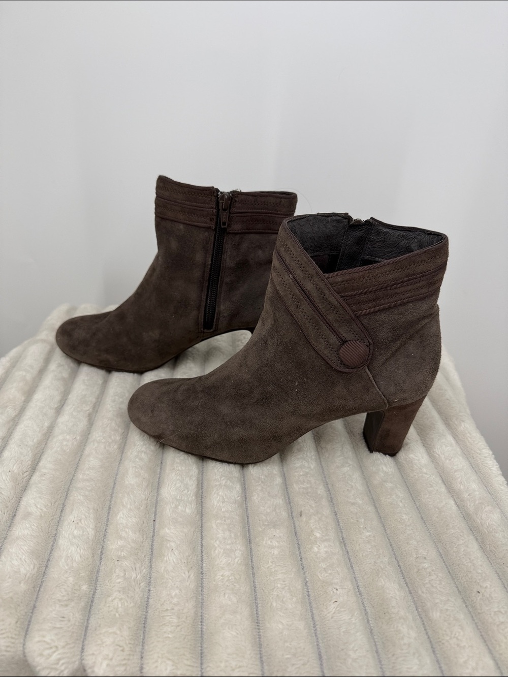 Clarks Tamryn Suede Heel Ankle Boots Size 7.5